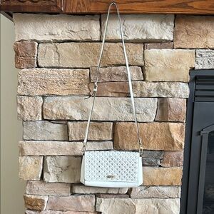 Chic White Textured Crossbody Bag with Chain Strap